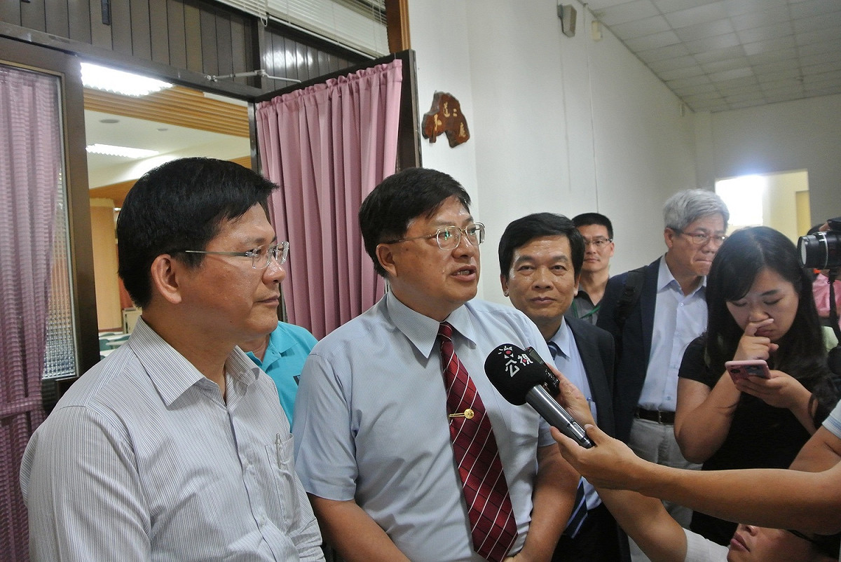 校長蔡孟峰（中）說今天會議很有教育意義。 圖：唐復年/攝