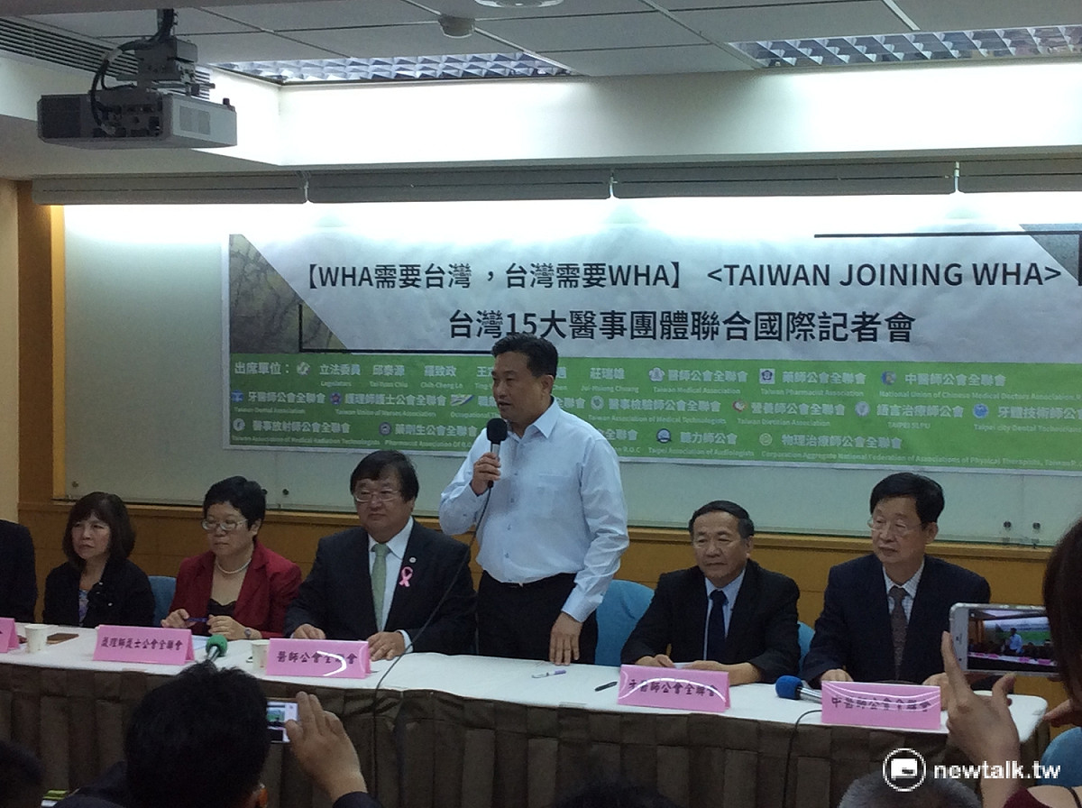 目前立法院外交委員會正針對WHA進行專案質詢，召委王定宇也抽身到現場聲援。 圖：程士華/攝