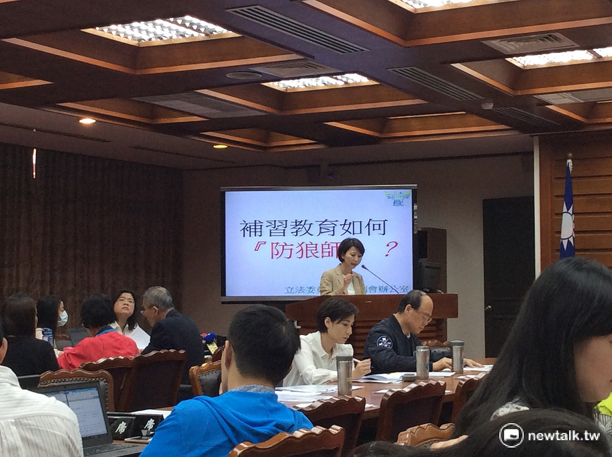 民進黨立委陳亭妃質疑，目前教育部是否沒有能力掌握所有縣市的教師資料？ 圖：程士華/攝