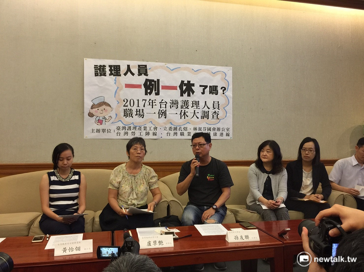 台灣護理產業工會理事長盧孳豔11日表示，一例一休實施後，護理師每天平均工時雖然有些微下降，但每天仍超時工作1.5到2.0小時，呼籲衛福部應有更積極的作為。 圖：林人芳／攝