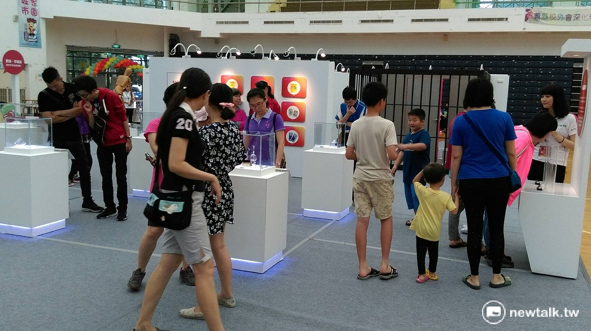嘉義縣長張花冠，歡迎大家5月14日前踴躍到縣立體育館學習毒品危害知識。 圖:嘉義縣政府/提供