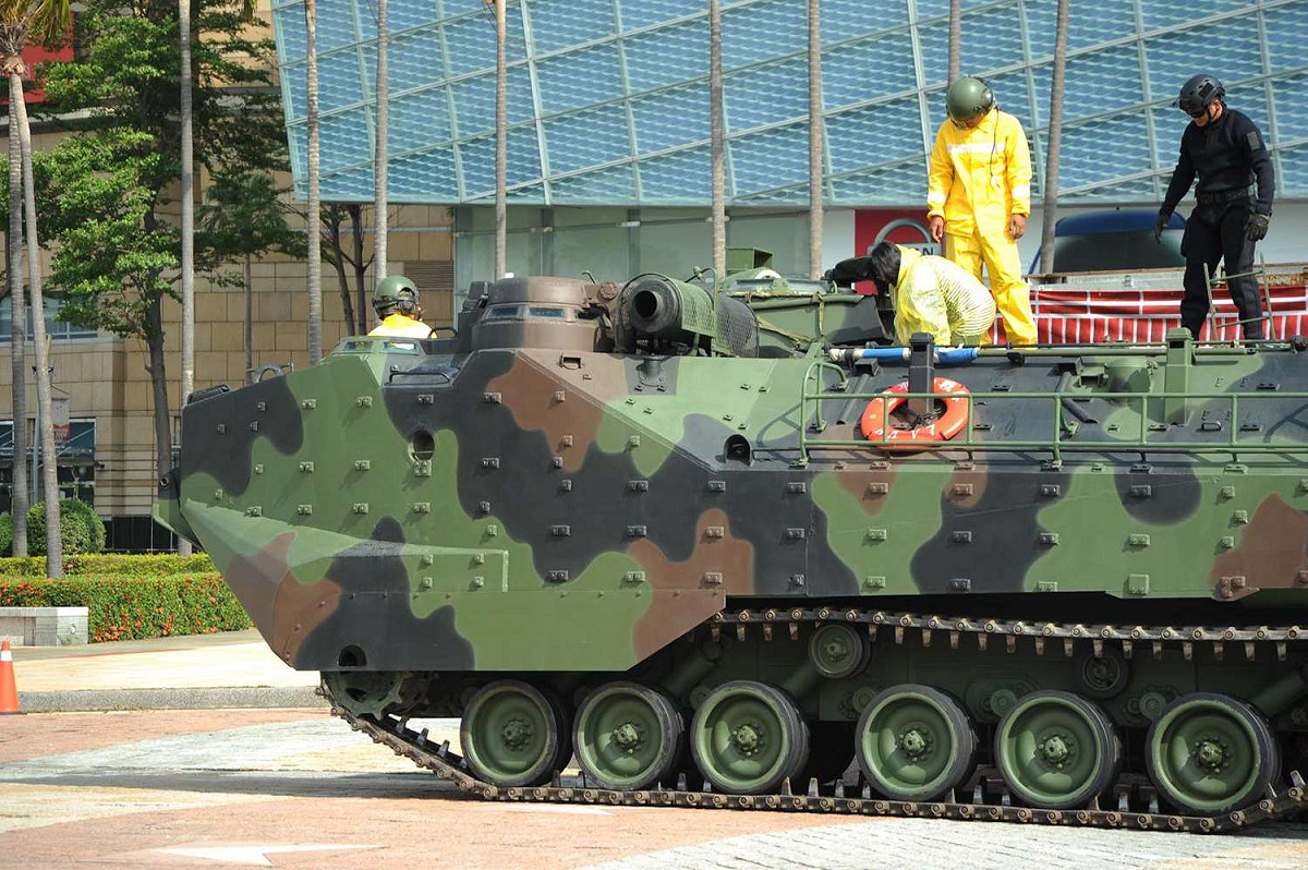 高雄市政府今 (11) 日舉辦災害防救演習，裝甲車參與演練。 圖: 高雄市政府/提供