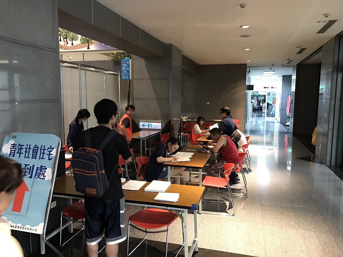 新北市三重青年社會住宅首日受理申請情形。 圖：新北市政府提供