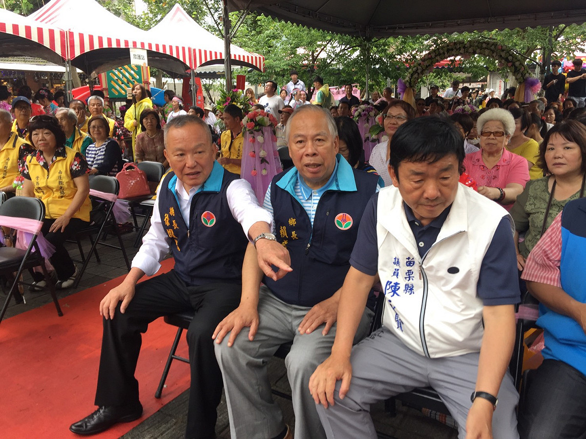苗栗縣長徐耀昌（左)也到場參與。 圖：鄒麗泳攝