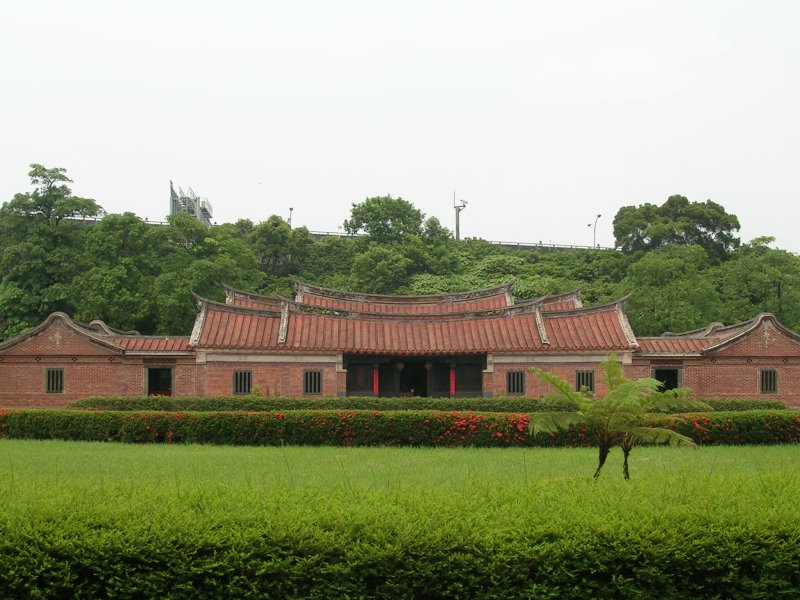 林安泰古宅為清領時期商人林志能所建，1978年因位在敦化南路拓寬用地範圍內，面臨拆除命運，但後來專家學者競相奔走，方能移至現址保存。 圖：翻攝自維基百科