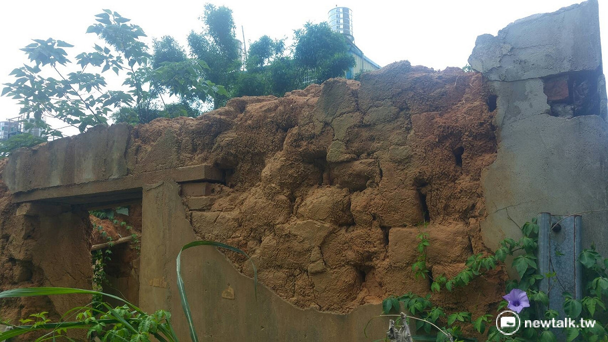 張家古宅是柴疏山聚落唯二土埆磚造建築，曾生產聖誕燈泡，見證東區聖誕燈泡產業史。 圖：汪少凡／攝