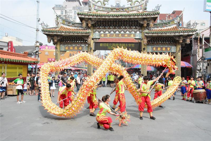 鹿港龍王祭是全台特有之民俗儀式，每年鹿港舉辦龍舟賽前，都會恭迎龍山寺的「龍王尊神」及天后宮「水仙尊王」來做護持。 圖：彰化市政府/提供