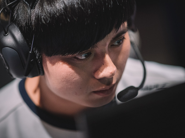 閃電狼的中路選手Maple。 圖：翻攝自 LoL Esports Photos flickr