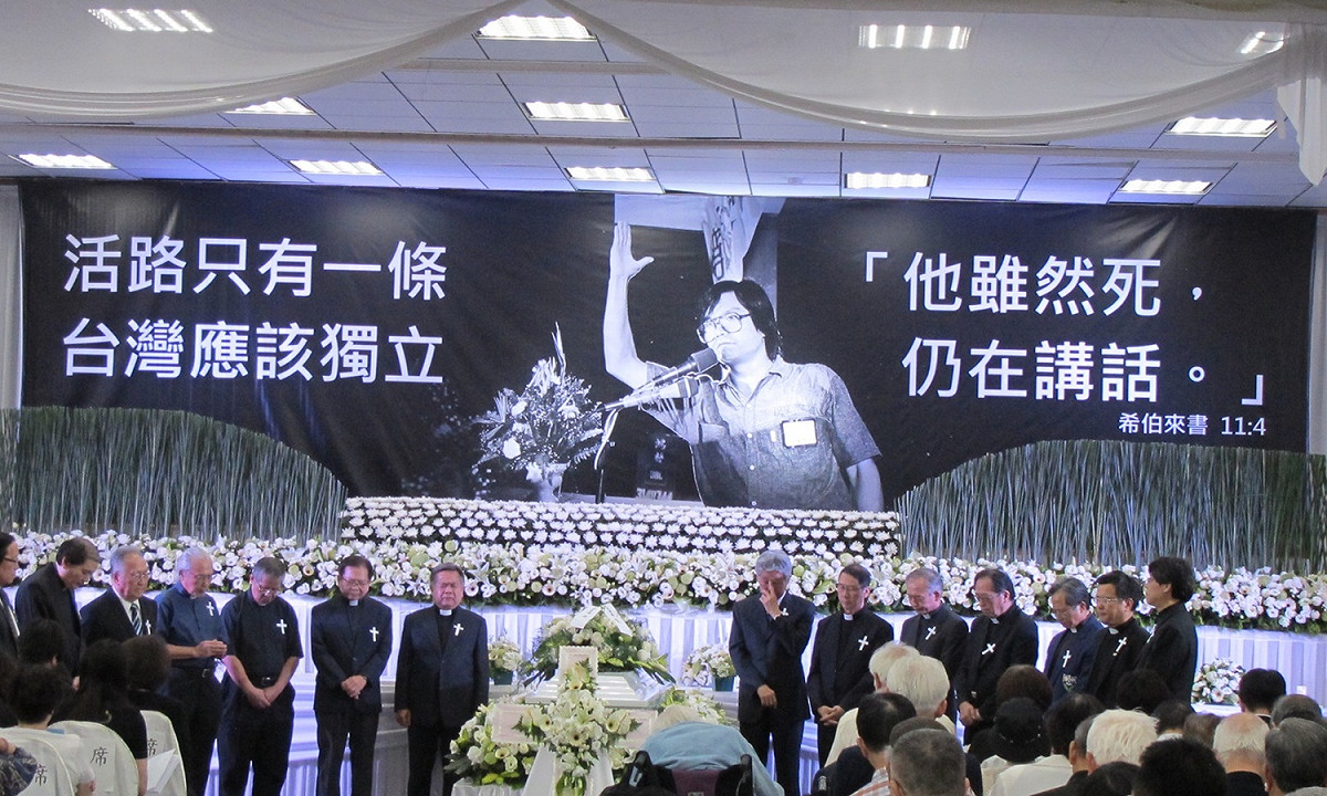 已故國策顧問蔡有全靈堂上高掛「活路只有一條台灣獨立」，彰顯他一生的志業。 圖：林朝億/攝