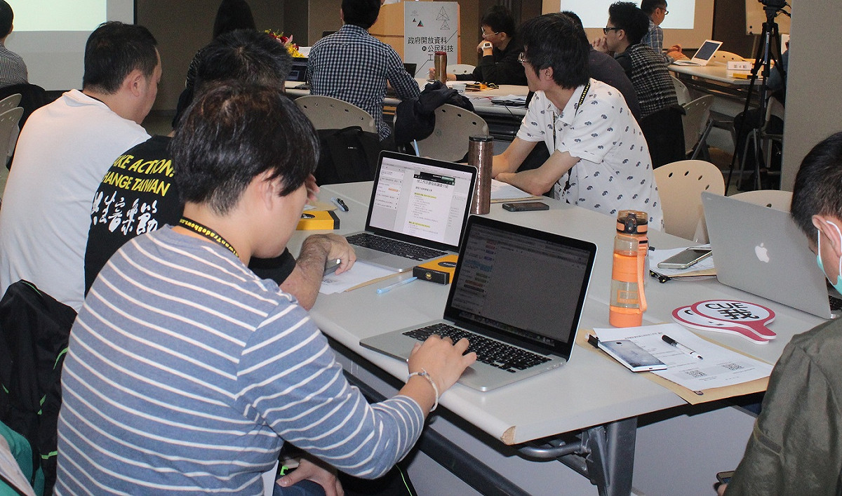 台灣電腦普及率很高，肆虐一段時日的「WannaCry」勒索病毒，不只攻擊了以美國為首的先進國家，台灣也是重災區之一。為防止更多人受害，北市府特別成立了專案小組，與駭客進行資訊安全大戰！  圖：翻攝自資訊局