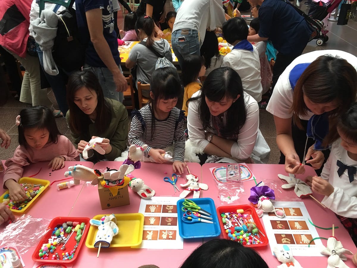 教育局指出，若補習班業者招收12歲以下幼兒與兒童，並經營全日照護、休憩午睡、幼兒教保服務及課後課業輔導等，環境安全品質不符法規，恐有疑慮。 圖：翻拍自台北市教育局網站