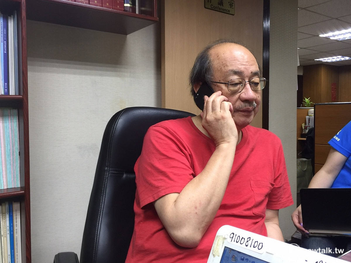 立法院民進黨團總召柯建銘15日表示，前瞻條例及年金4法未來將召開臨時會處理，配合一個月的法案協商期，最快6月15日召開第一次臨時會。 圖：林人芳／攝