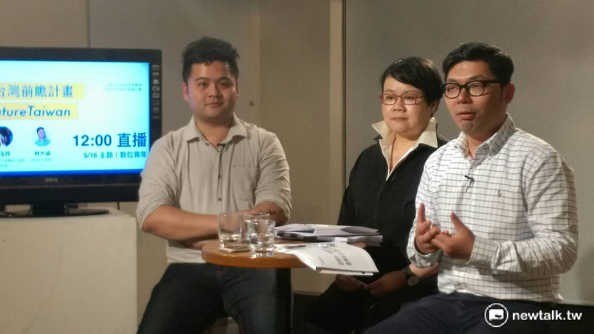 國民黨立委許毓仁今(16)日中午進行直播討論前瞻計畫中的數位建設，林大涵與蔡玉玲不約而同地提到，政府應明確的勾勒出欲達到的目標，詳細說明動機，進而提出方案，以及深入評估後續產出的價值；陳毓仁建議，政府應建立溝通機制來向年輕人清楚說明。 圖：趙婉淳/攝