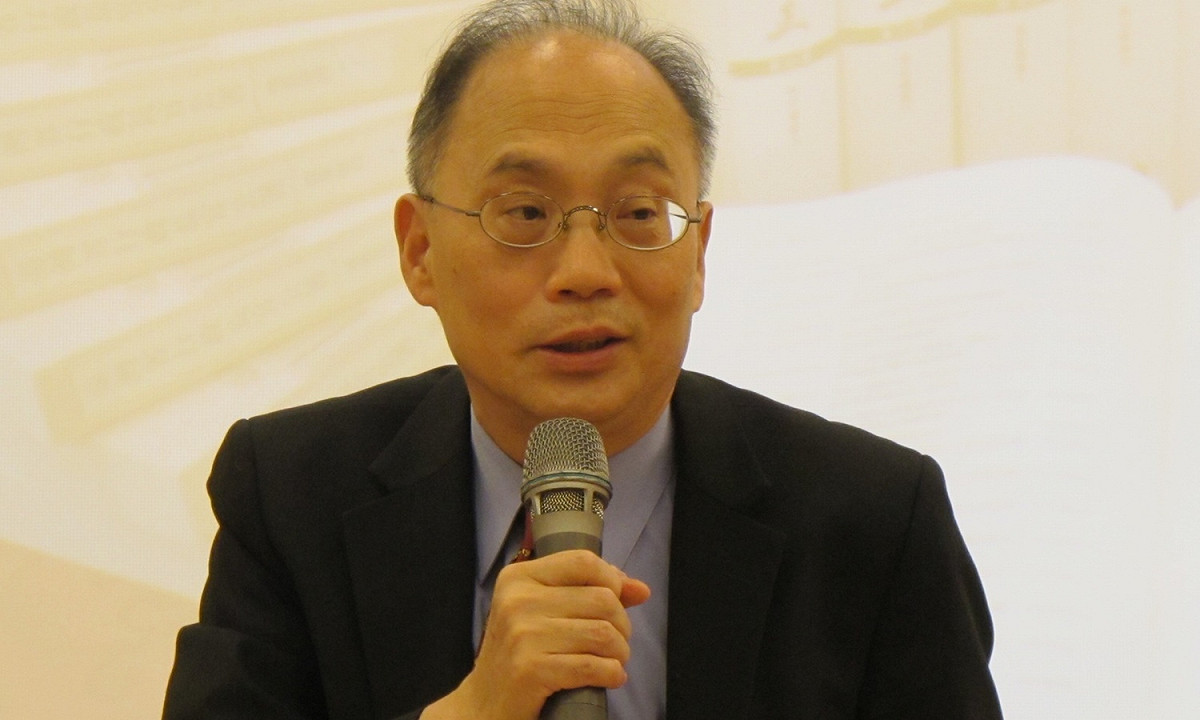 國史館館長吳密察16日表示，「檔案沒有顏色，我們把目錄做好，檔案提供得大家用」。 圖：林朝億/攝