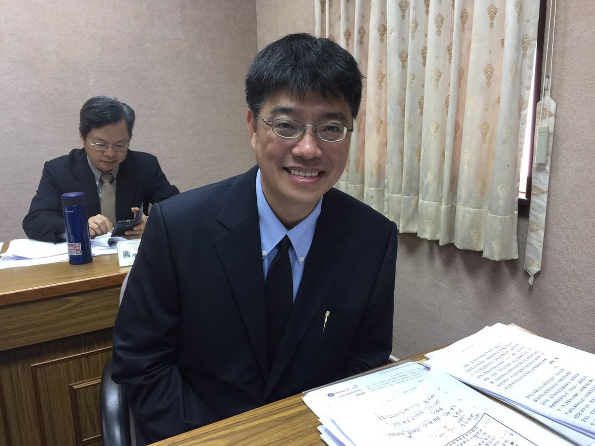 外傳520前內政部已讓44位中國買家購買萬通2011建案的過戶訴願案，引發外界質疑是對中國釋出善意，對此，陸委會副主委邱垂正17日表示，內政部是依法同意。 圖：林人芳／攝