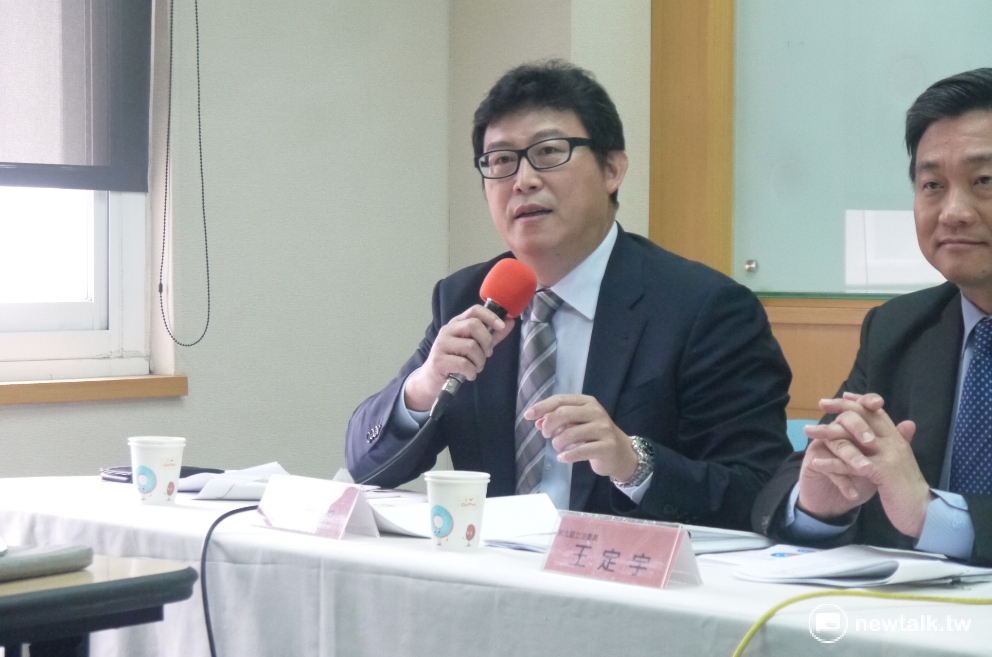 民進黨立委姚文智向台北市長柯文哲喊話，希望他能夠出來參與總統與市長選舉，幫助民進黨順利當選。 圖：鍾孟軒/攝