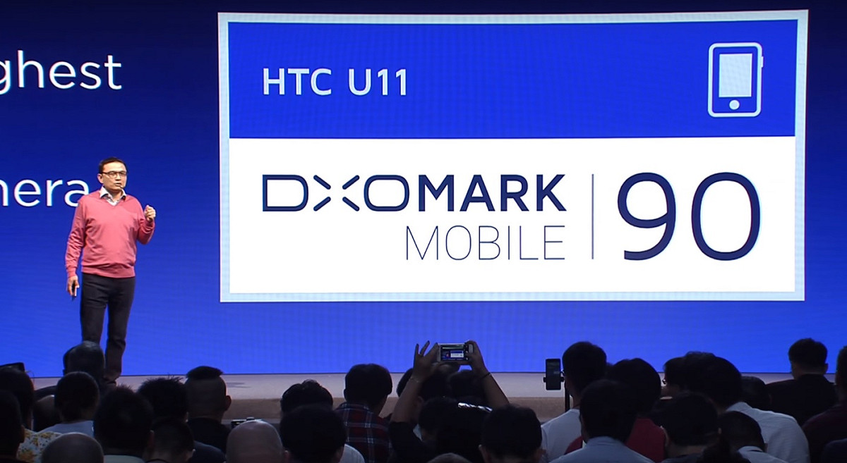 HTC U11發表會上，HTC十分自傲地表示，目前他們在相當具公信力的手機評分軟體DXOＭark上，獲得了前所未有的90分高分，堪稱是當今安卓最強旗艦！ 圖：翻攝自HTC U11發表會Youtube