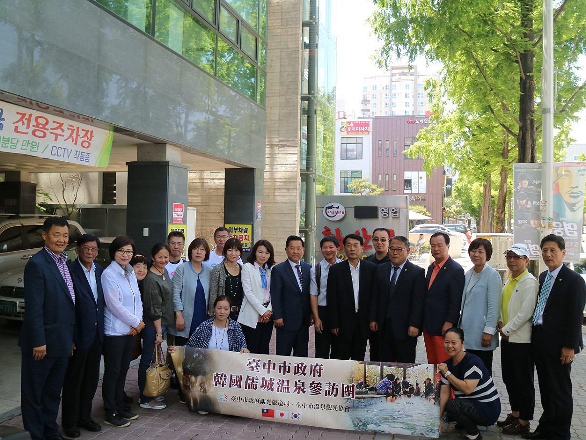 台中市政府觀光旅遊局今 (17) 日發布新聞稿指出，將結合台、日、韓三國三大名湯聯合行銷，並在韓國「2017年儒城溫泉文化節活動」中，共同簽署結盟。 圖: 台中市政府/提供