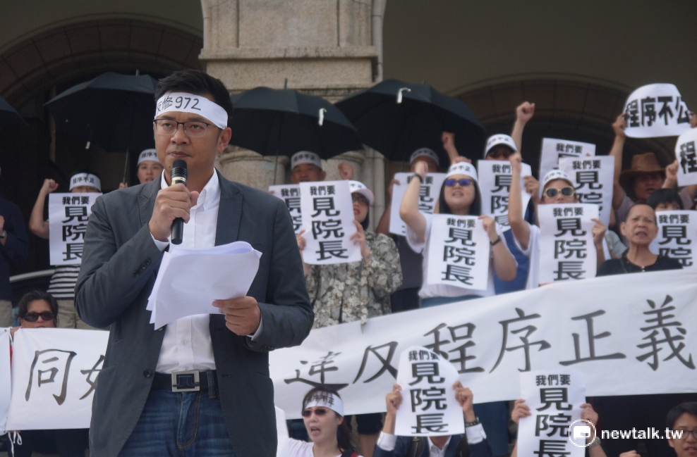 下一代幸福聯盟游信義表示：「司法如同皇后貞操，不容質疑！」 圖：鍾孟軒/攝