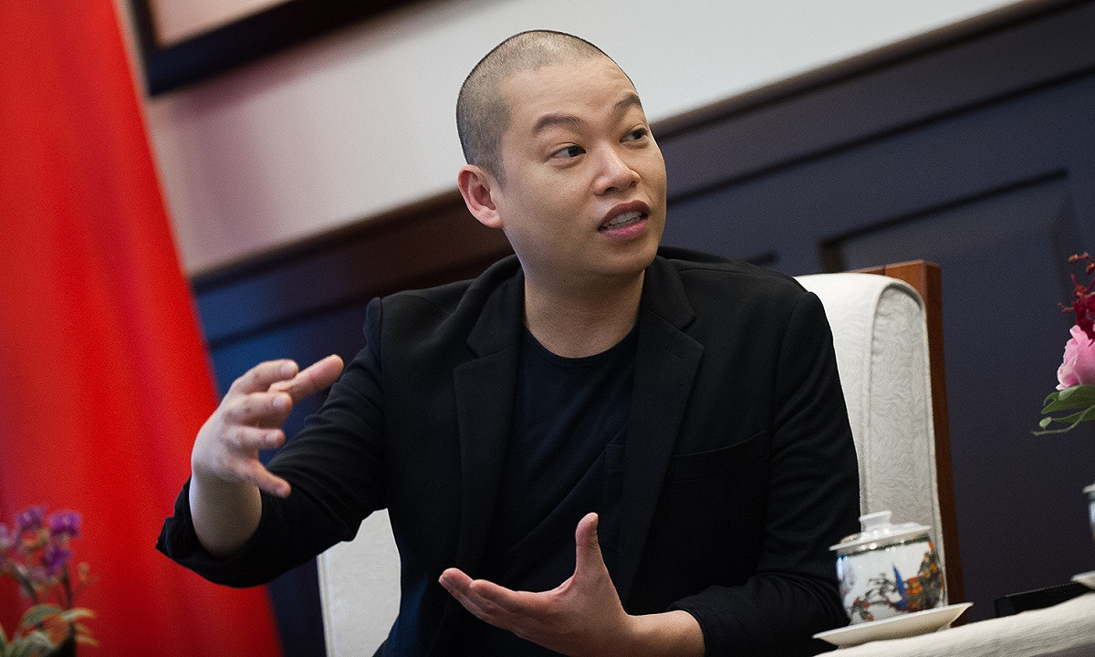 總統蔡英文18日上午在總統府接見國際知名的台裔服裝設計師吳季剛。 圖：總統府提供