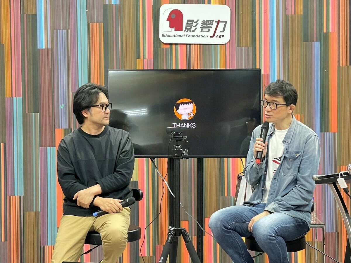 影響力教育基金會每月舉辦免費講座，本期邀請職場圖文作家－我是馬克（右一），與兩岸人力資源專家黃至堯博士（左一）座談，幫助大家尋覓職場貴人、提前做好職涯規劃。 圖：影響力基金會提供