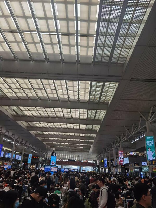 五一連假，各處皆人潮洶湧，且亂象頻發。 圖：翻攝自推特