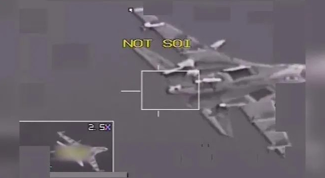 美軍公布的蘇-35戰機「挑釁」美軍戰機影片。 圖 : 五角大廈影片截圖