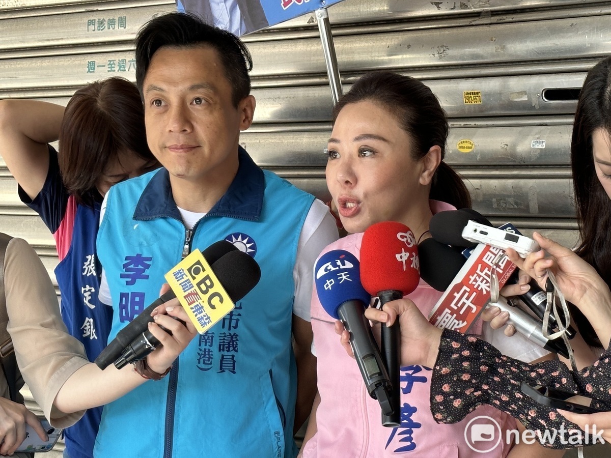 國民黨台北市議員李彥秀今邀請同黨議員李明賢掃街拜票。 圖：周煊惠 / 攝