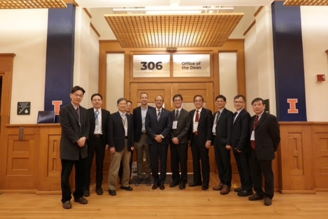 參與簽訂備忘錄人員於普渡大學一同留念合影。 圖 : 取自陽明交通大學臉書
