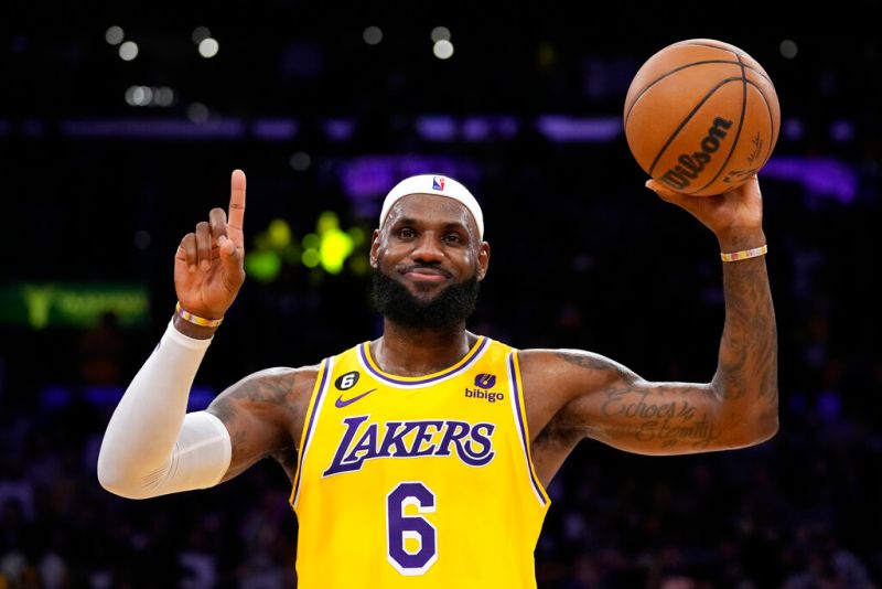 「詹皇」LeBron James成為歷史得分王。 圖／美聯社／達志影像