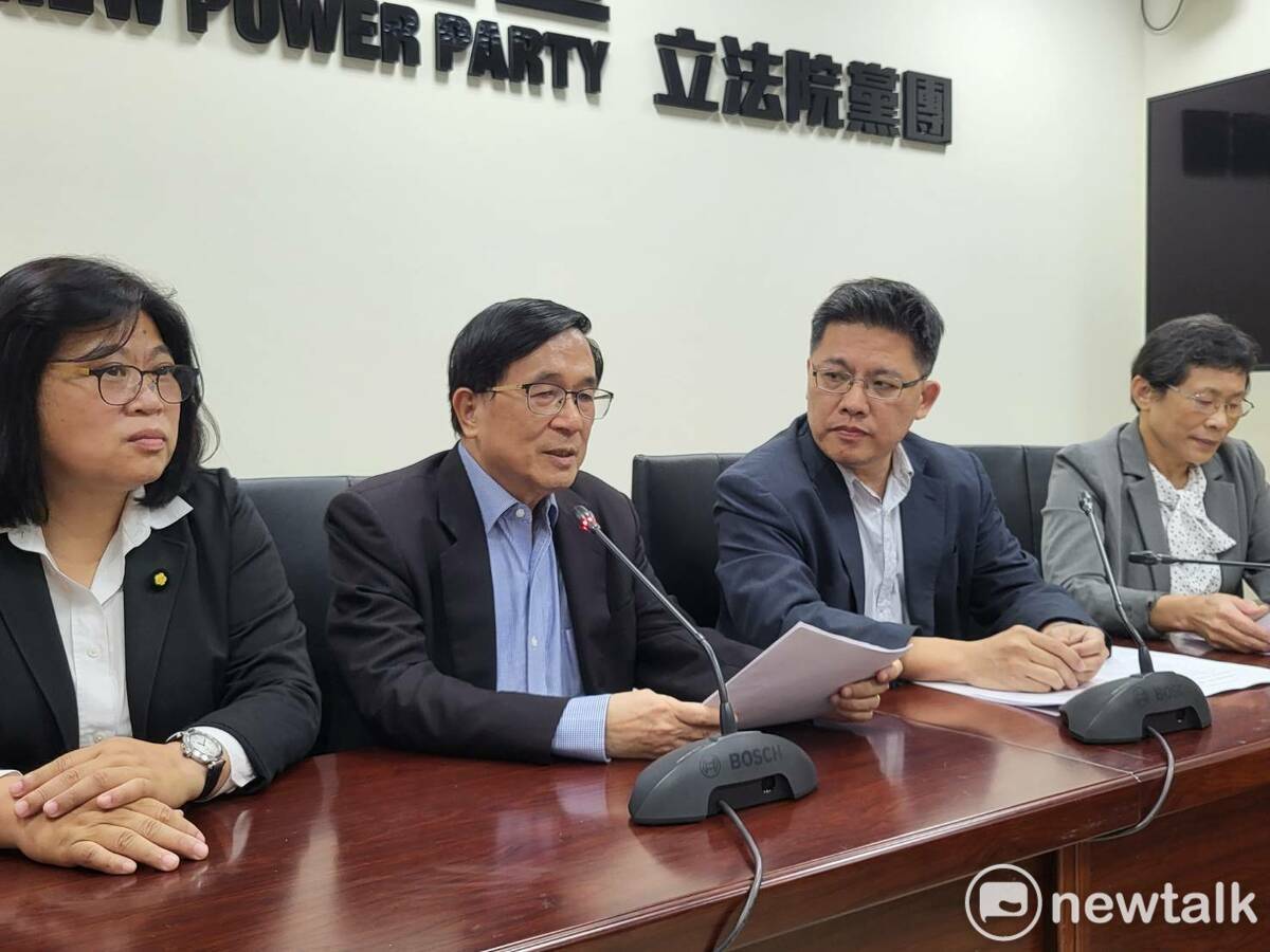 陳水扁下午拜會朝野黨團，獨漏國民黨團。 圖：陳佩君／攝