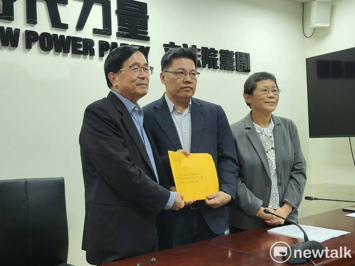 陳水扁下午拜會時力黨團，由總召邱顯智、副總召陳椒華接待。 圖：陳佩君／攝