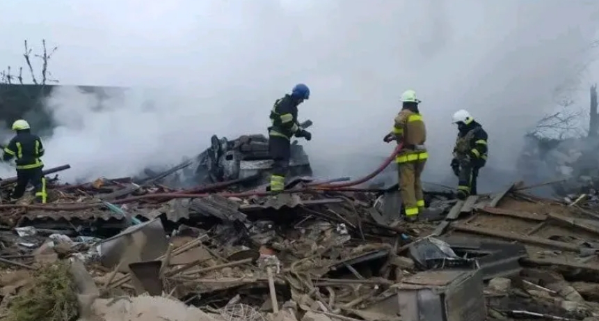 烏克蘭反攻前，後方城市遭到俄羅斯毀滅性打擊，軍用倉庫多次猛烈爆炸。 圖：翻攝自騰訊網