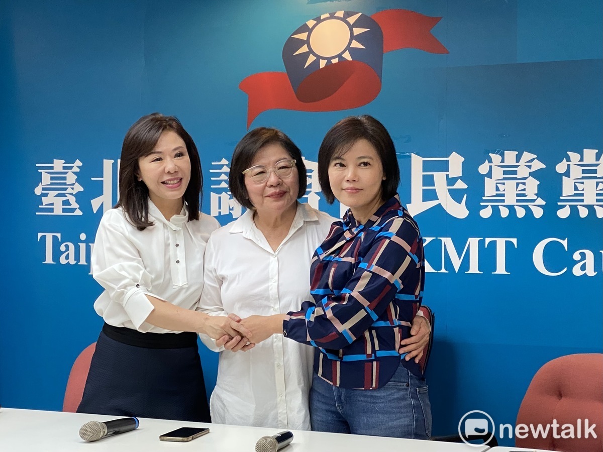 國民黨台北市黨部主委黃呂錦茹（中）、港湖區議員李彥秀（左）、游淑慧（右）。 圖：周煊惠 / 攝（資料照）