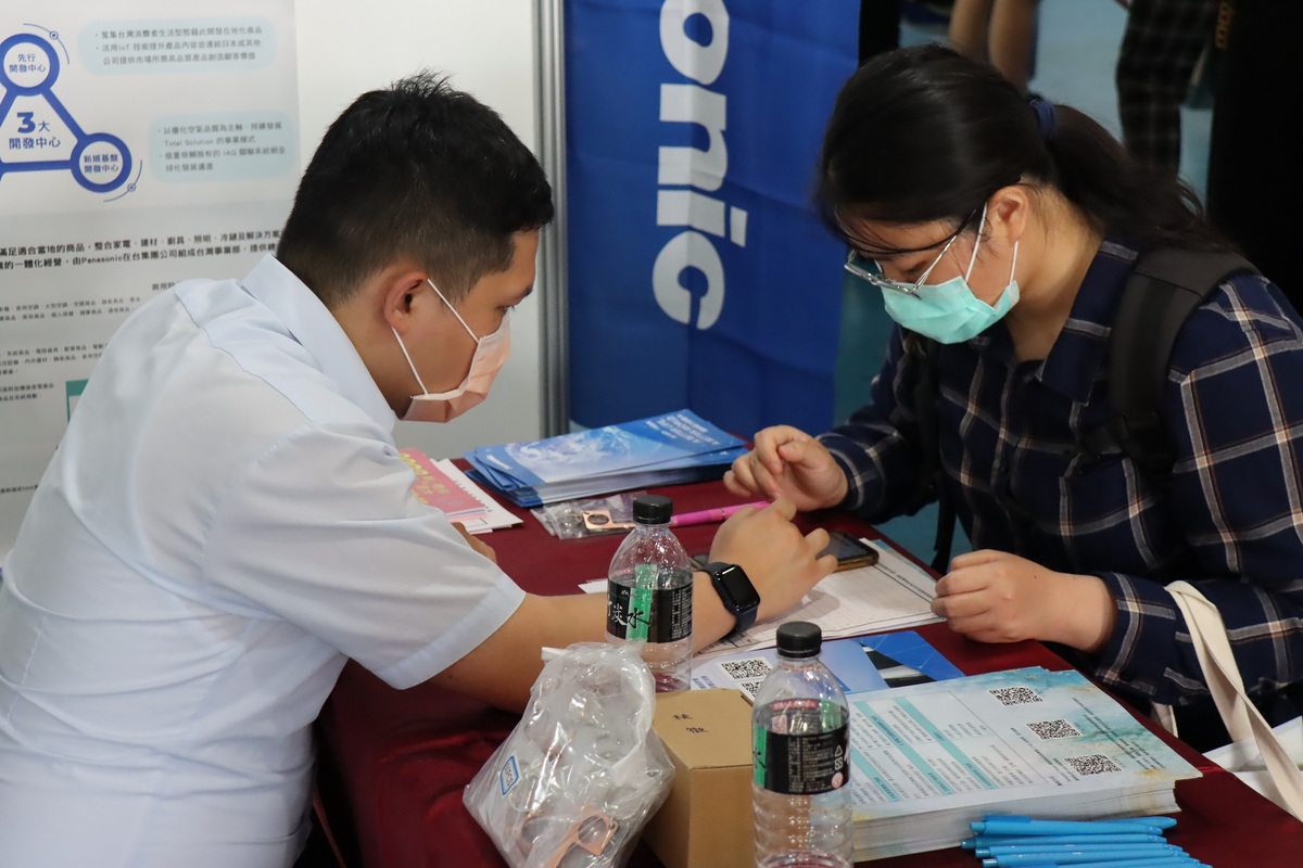 新北市勞工局今(3)日在明志科技大學舉辦5月的第1場校園就業博覽會。 圖：新北市就服處提供