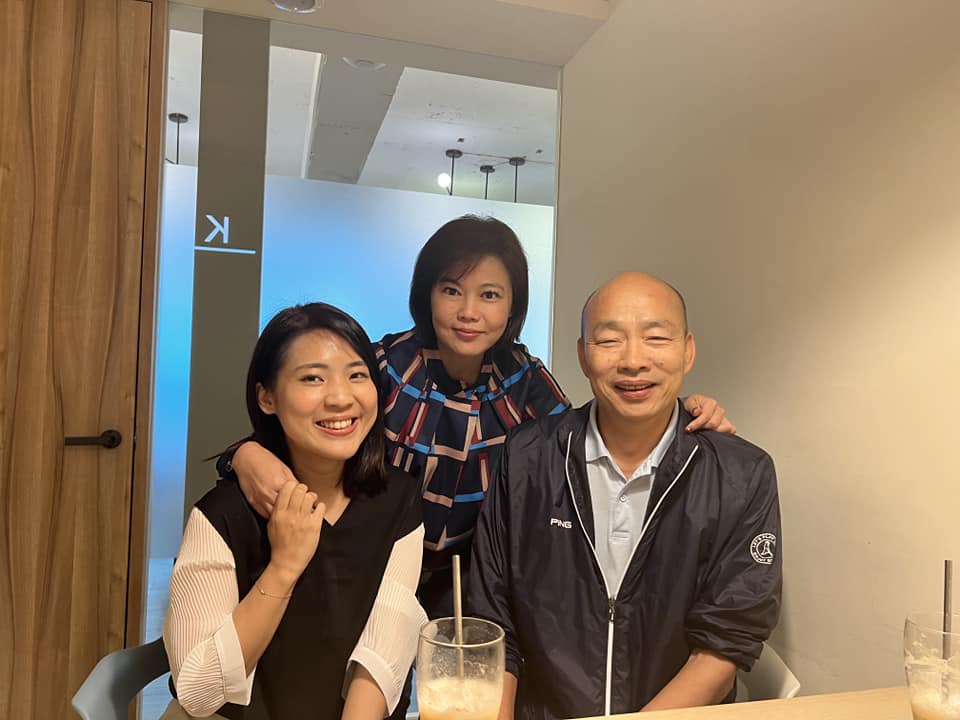 國民黨台北市議員徐巧芯(左)、游淑慧(中)，3日與前高雄市長韓國瑜(右)會面。 圖：翻攝游淑慧 台北市議員臉書