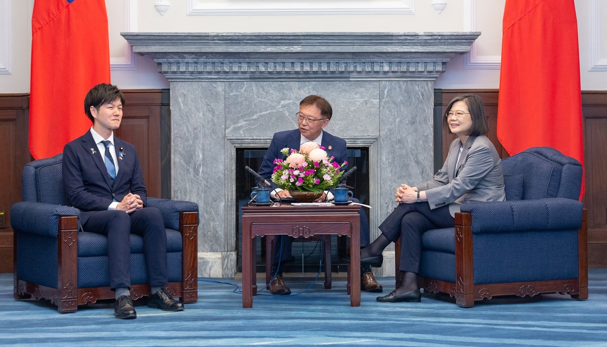 總統蔡英文4日上午接見「日本自民黨青年局長鈴木憲和（SUZUKI Norikazu）眾議員訪團」 圖：總統府提供