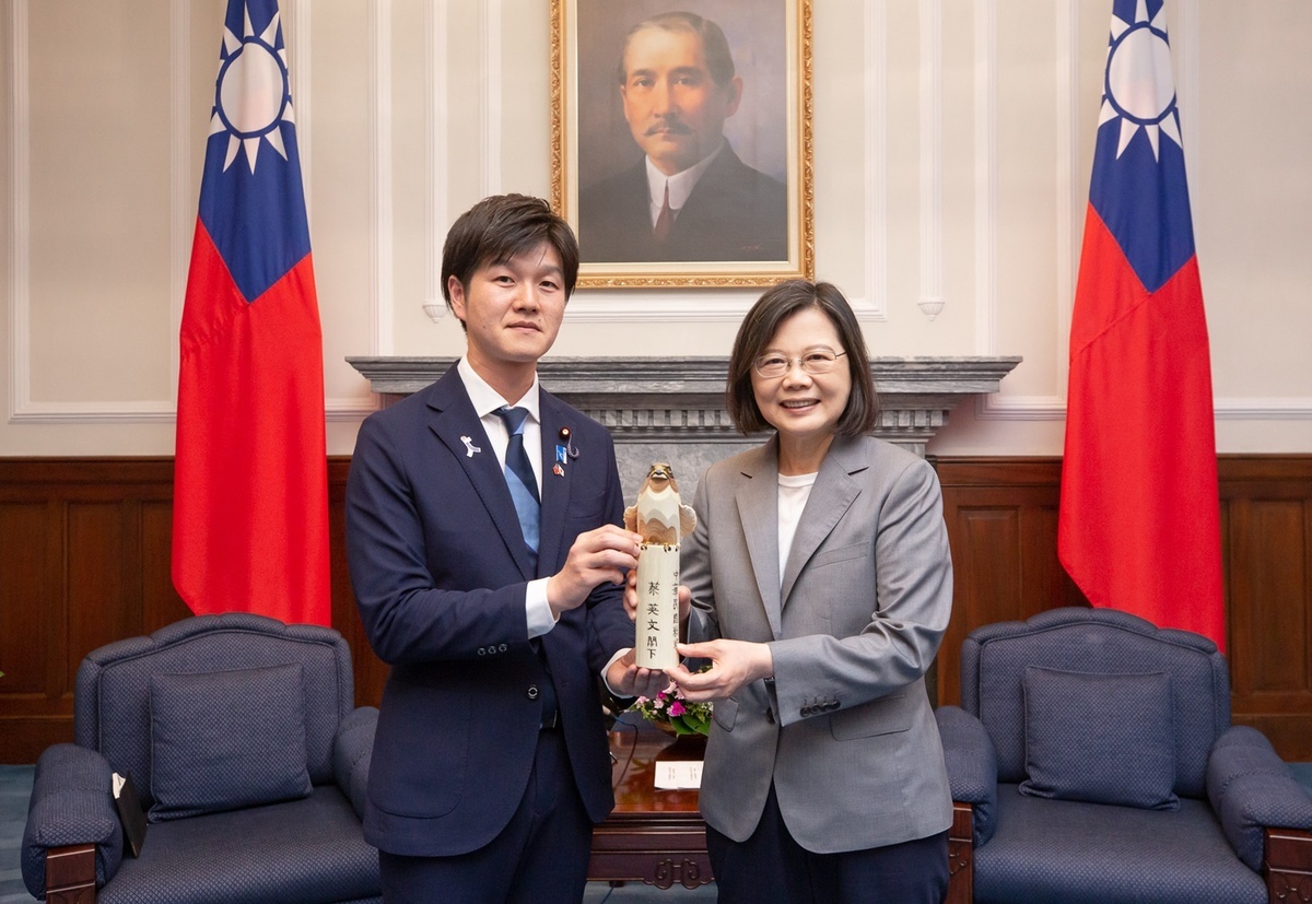 總統蔡英文4日上午接見「日本自民黨青年局長鈴木憲和（SUZUKI Norikazu）眾議員訪團」 圖：總統府提供