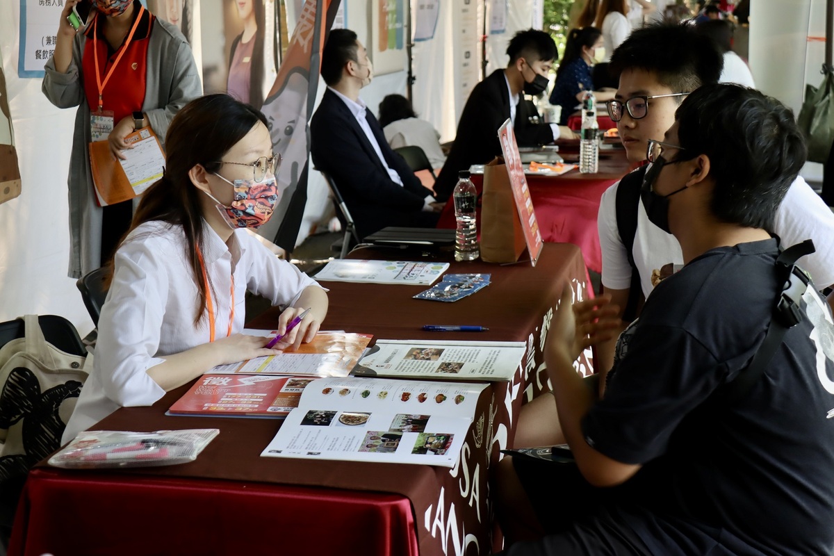 2023真理大學校園就博會現場面試。 圖：新北市就服處提供
