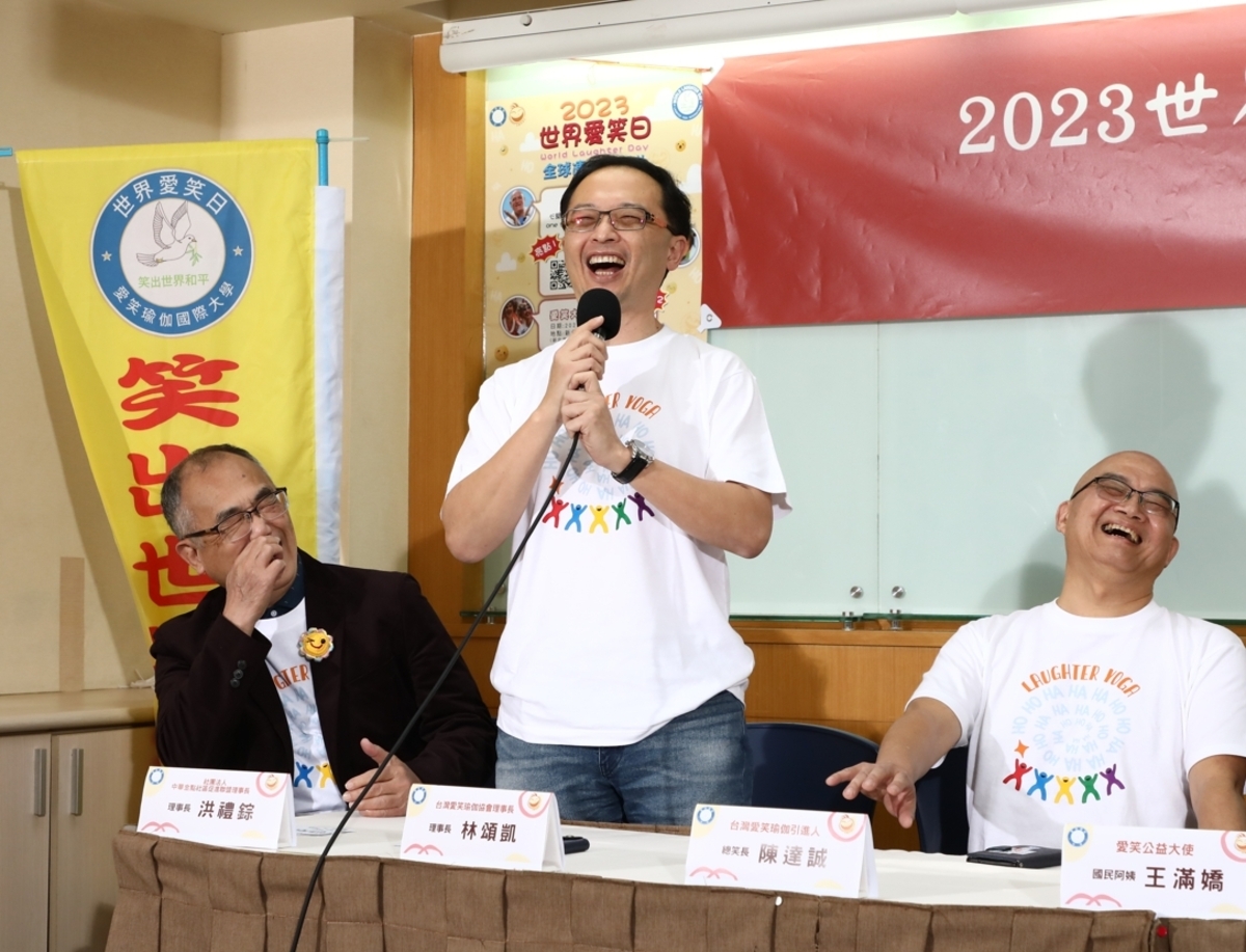 台灣瑜伽協會理事長林頌凱本身也是名醫，他表示愛笑瑜伽的確能幫助對抗失智、延緩老化。 圖：2023世界愛笑日大會／提供