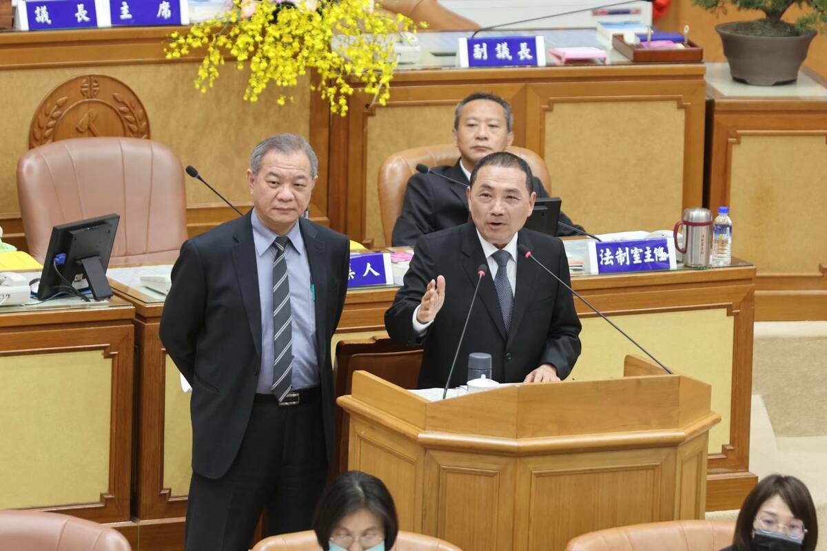 侯友宜也針對議員關切社會住宅議題表示，目前新北跟中央攜手辦理社宅總戶數為3.5萬戶，預期長期和中央合作興辦社宅，可累積達4.5萬戶，落實新北市住宅政策實現居住正義。 圖：新北市政府提供