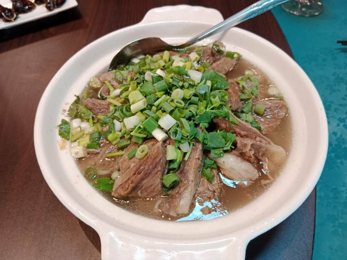 燉牛腩的牛腩選用屏東萬丹國產履歷安格斯牛。 圖：孫家銘攝