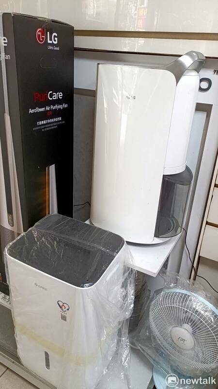 台電於臉書透露3大妙招，包括清潔濾網、關閉門窗、擺對位置，都能讓除濕機發揮最大效能，還能夠省電。（除濕機示意圖） 圖：林冠妤／攝（資料照）