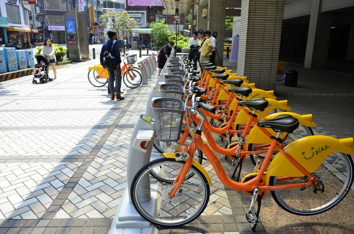 新竹市使用率高今年1到4月累計超過43萬人次，啟用至今騎乘人數則超過815萬人，總數也將正式突破100站。 圖：翻攝自新竹市政府臉書