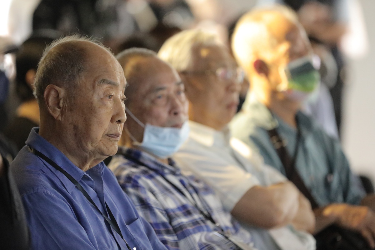 國家人權館今天舉行「2023綠島人權藝術季」展前記者會，由左至右為政治受難者張則周、洪武雄、陳欽生、黃瑞麟。 圖：國家人權館提供