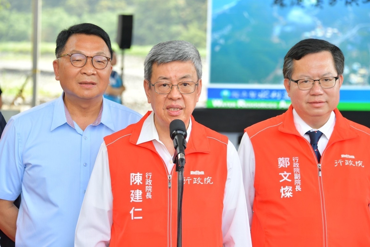 立委陳歐珀、行政院長陳建仁、副院長鄭文燦 圖：行政院/提供