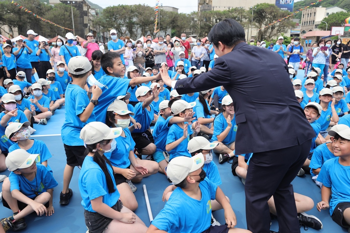 副總統賴清德6 日出席新北萬里國小母校的110年週年校慶活動 圖：總統府/提供