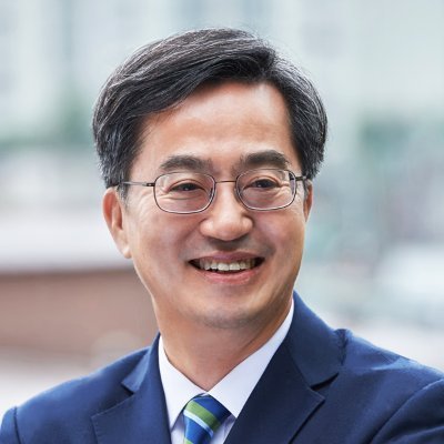 韓國京畿道知事金東妍，在推特上表示，已迅速派消防隊到墜機現場控制災害範圍。 圖：翻攝自金東妍推特
