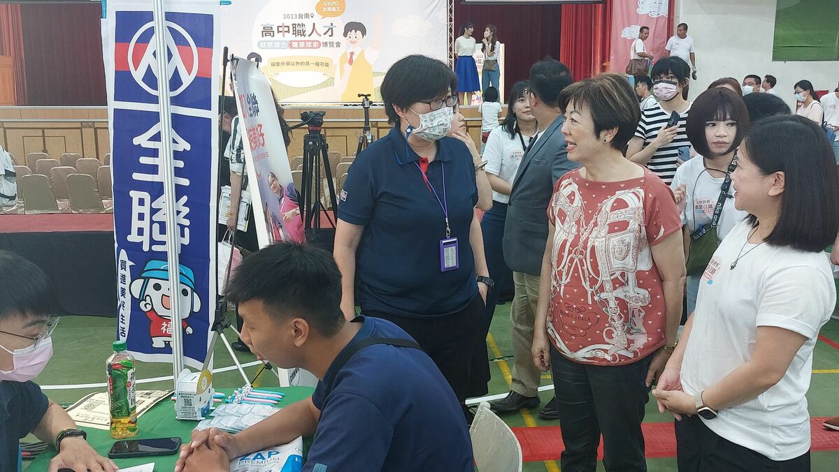 除了台積電以外，有 50 家國內外企業響應聯合徵才， 4 個政府單位投入。 圖：翻攝自台積電慈善基金會