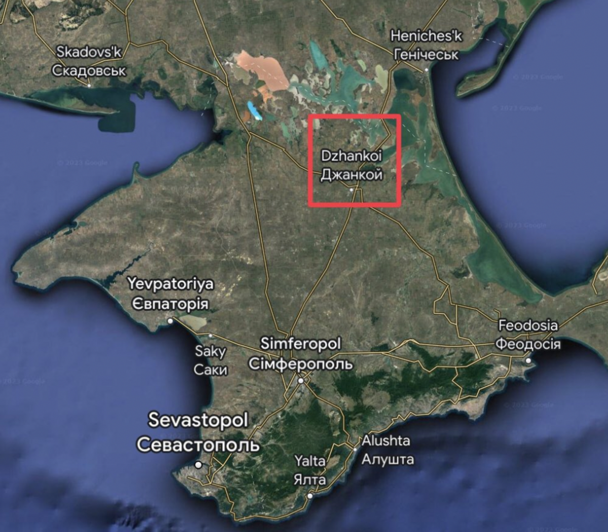 克里米亞克拉斯諾瓦爾季斯基區（紅框位置）今（ 6 ）早再傳出兩聲爆炸巨響。 圖：翻攝自「 Special Kherson Cat」推特